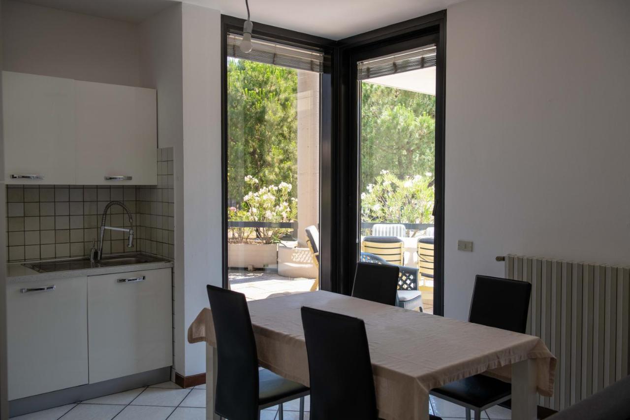 Garda Fantasy Terrazza Apartment Desenzano del Garda Luaran gambar