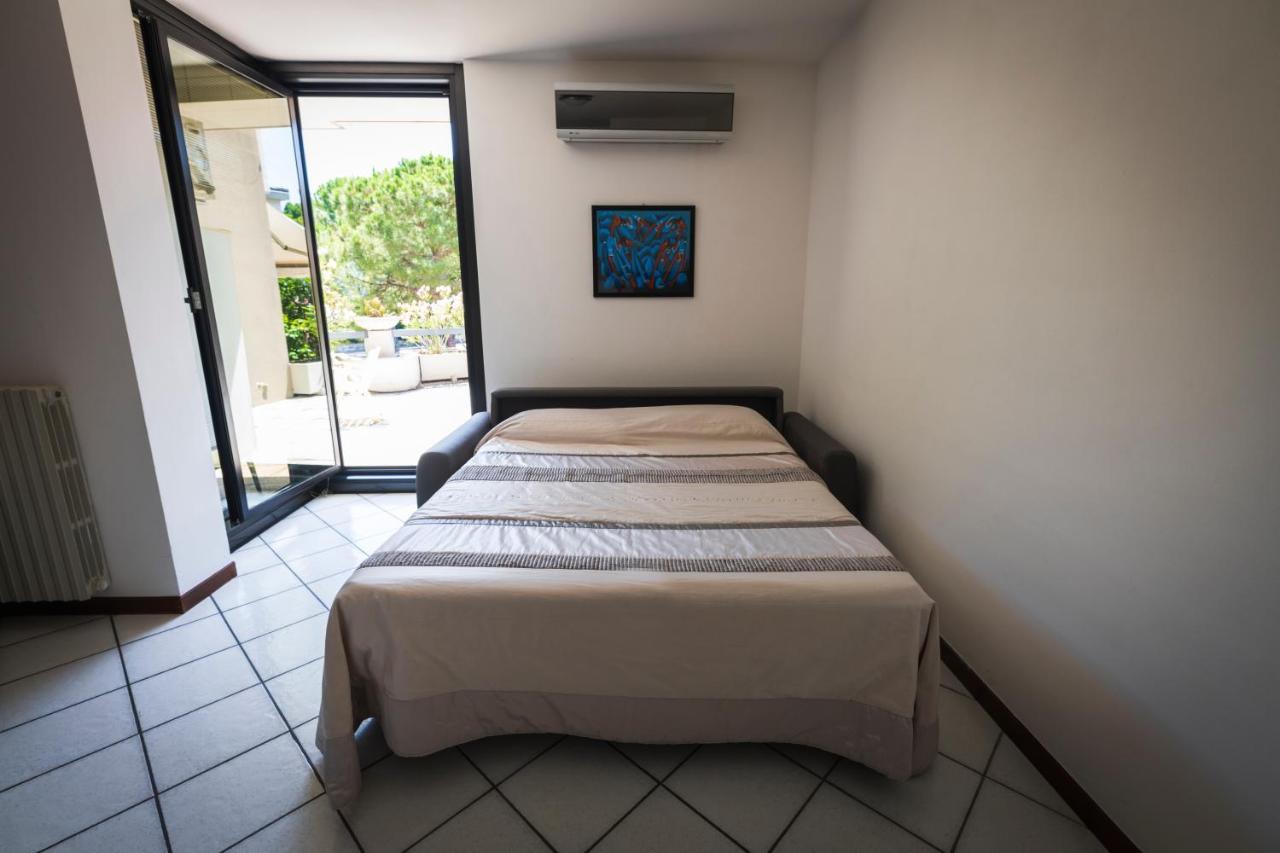 Garda Fantasy Terrazza Apartment Desenzano del Garda Luaran gambar