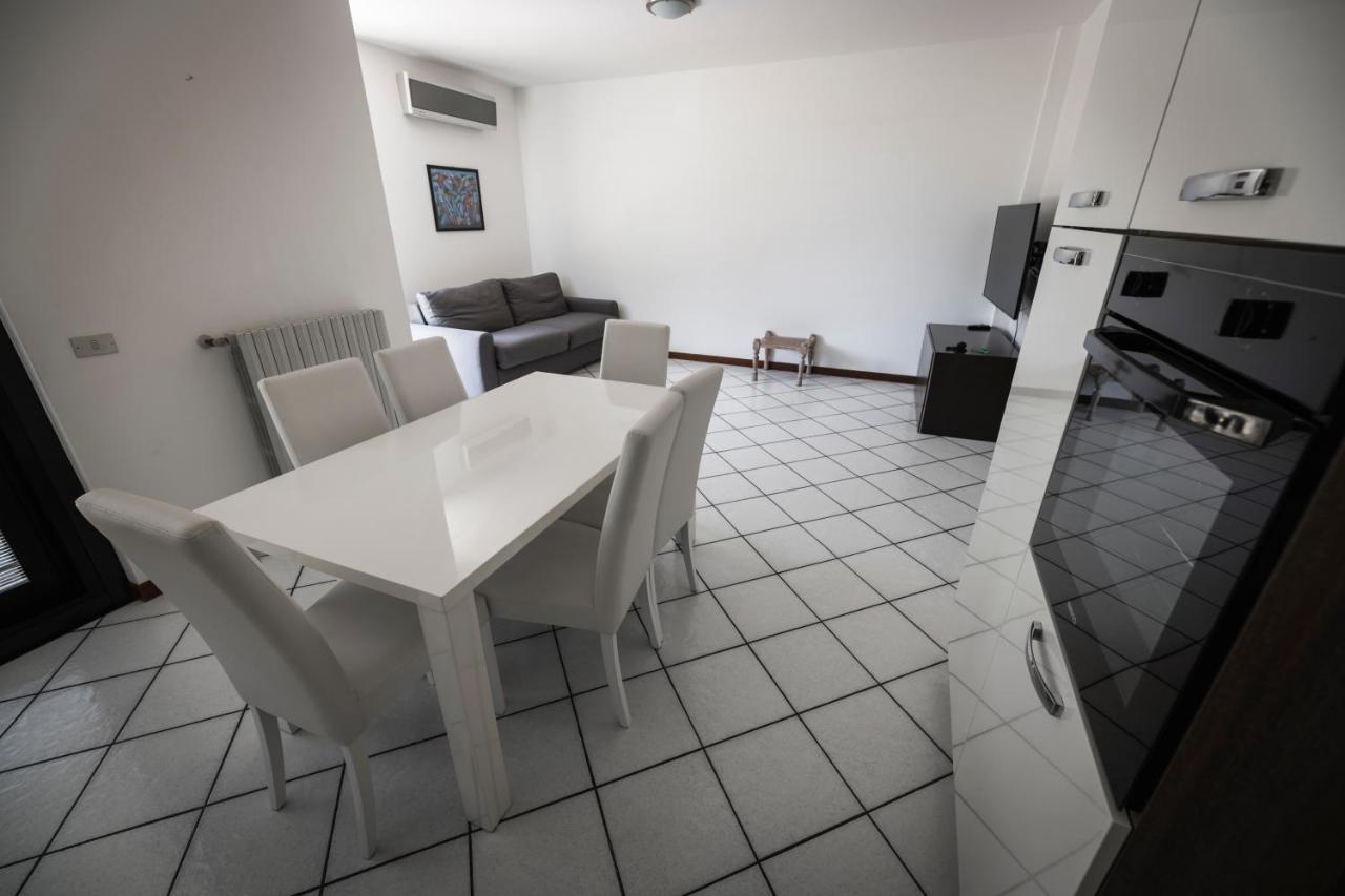 Garda Fantasy Terrazza Apartment Desenzano del Garda Luaran gambar