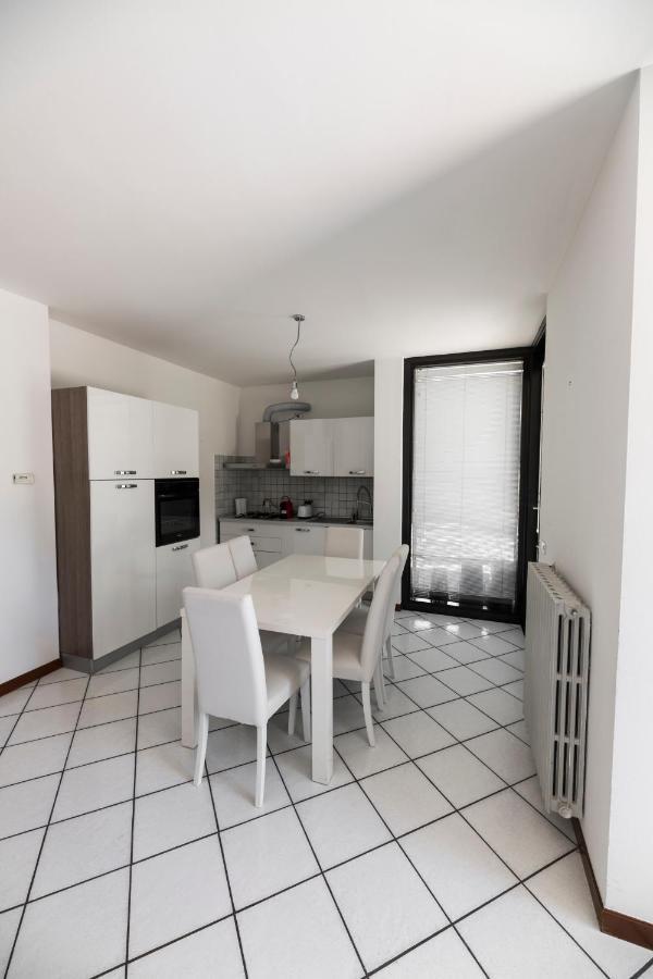 Garda Fantasy Terrazza Apartment Desenzano del Garda Luaran gambar