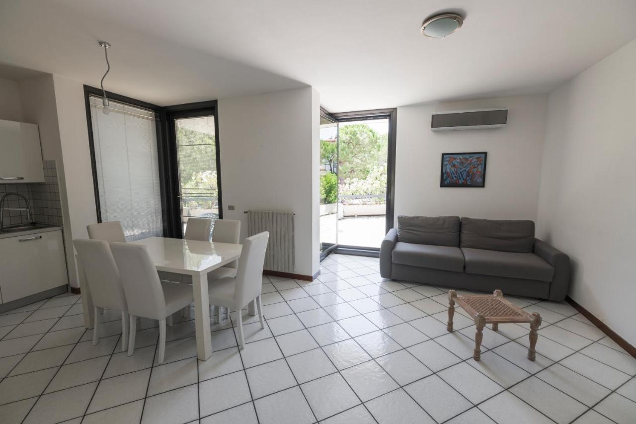 Garda Fantasy Terrazza Apartment Desenzano del Garda Luaran gambar